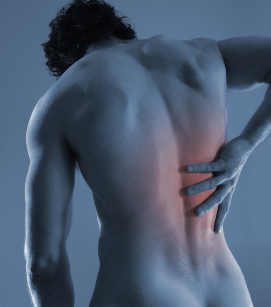 Сильные боли в области спины. Боль в спине. Болит спина. Больная спина. Боль в поясничной области.