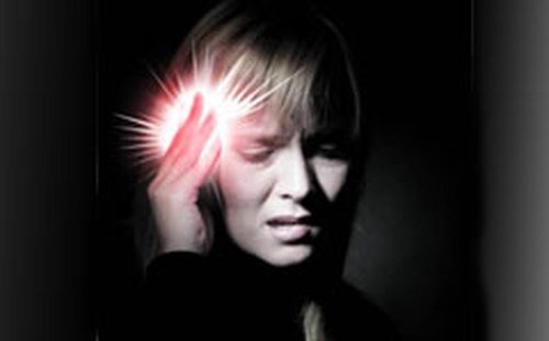 Причины головокружения, тошноты, внезапных признаков общей слабости могут быть связаны с приступами мигрени