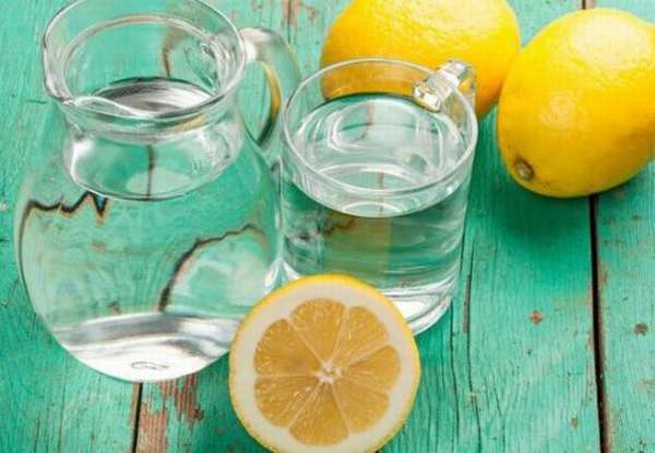 вода с лимонным соком