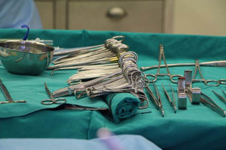 Инструменты хирурга для проведения полостного вмешательства