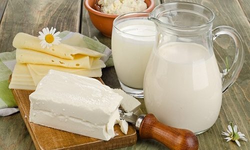 Молочные продукты при панкреатите сложно заменить, так как в них есть необходимые организму человека вещества. Но употреблять их надо осторожно, строго соблюдая дозировки